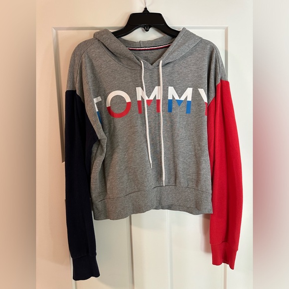 Tommy Hilfiger Tops - Tommy Hilfiger sweatshirt style top